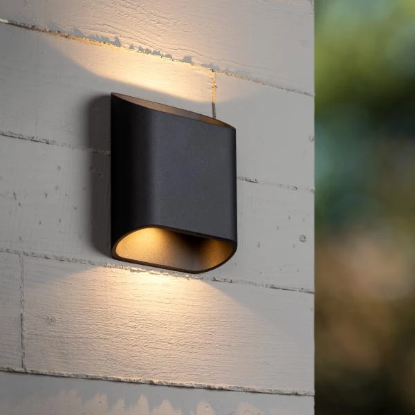 Lucide ATILA - Wandlamp Binnen/Buiten - LED Dimb. - 2x5W 2700K - IP65 - Zwart - sfeer 1